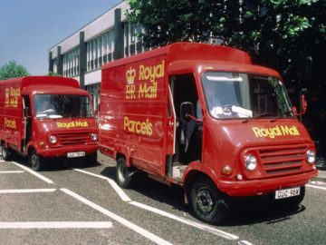 Cyberattack halts Royal Mail's overseas post