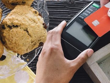 Average consumer spent more than £3,300 using contactless payments in 2022