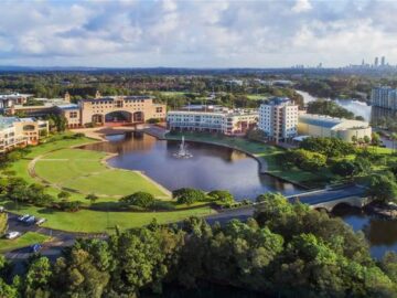 Cost-cautious Bond University edges into the cloud