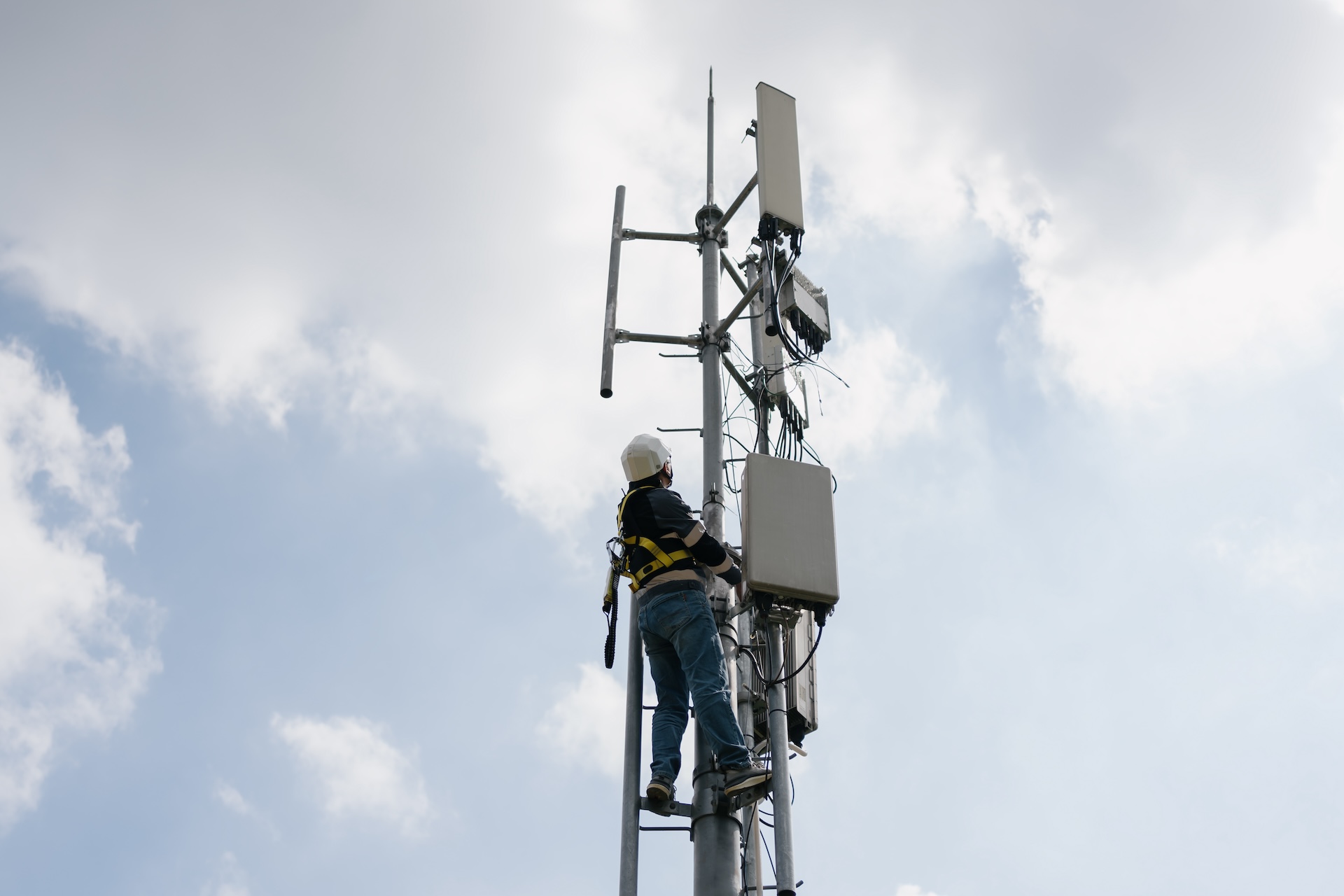 Tariffs could slow replacement of telecom networks, according to industry official
