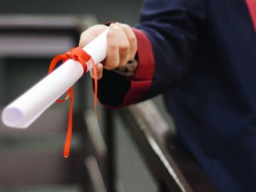 Fraudulent Scholarship Apps Target Students in “Defarud” Scam Campaign