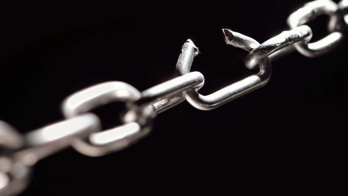 Popular Android VPN apps found to have security flaws and China links A broken metal chain on a black background
