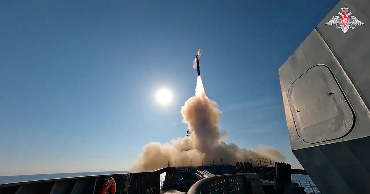 Russia Tests Hypersonic Missile at NATO’s Doorstep—and Shares the Video Russia Tests Hypersonic Missile at NATO’s Doorstep—and Shares the Video