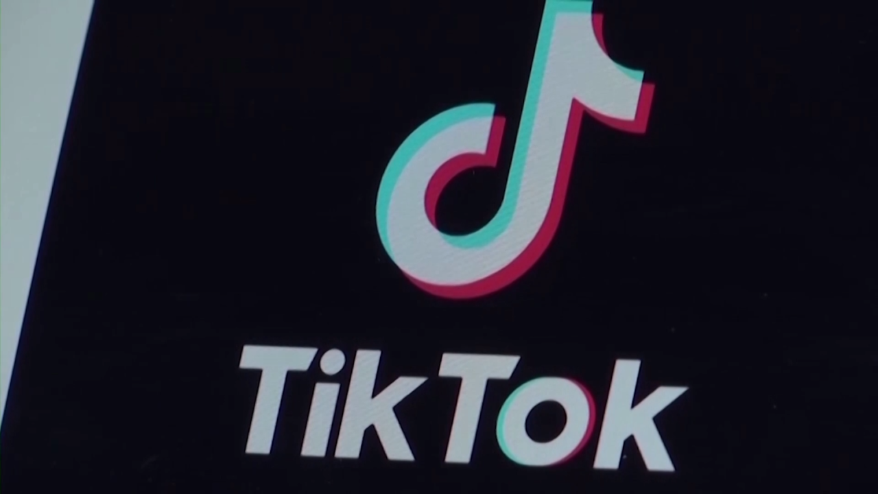 Trump extends TikTok deadline again ahead of talk with Xi Trump extends TikTok deadline again ahead of talk with Xi