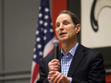 U.S. Senator accuses Microsoft of “gross cybersecurity negligence”