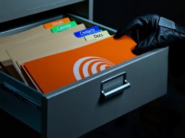 One Click Can Turn Perplexity's Comet AI Browser Into a Data Thief