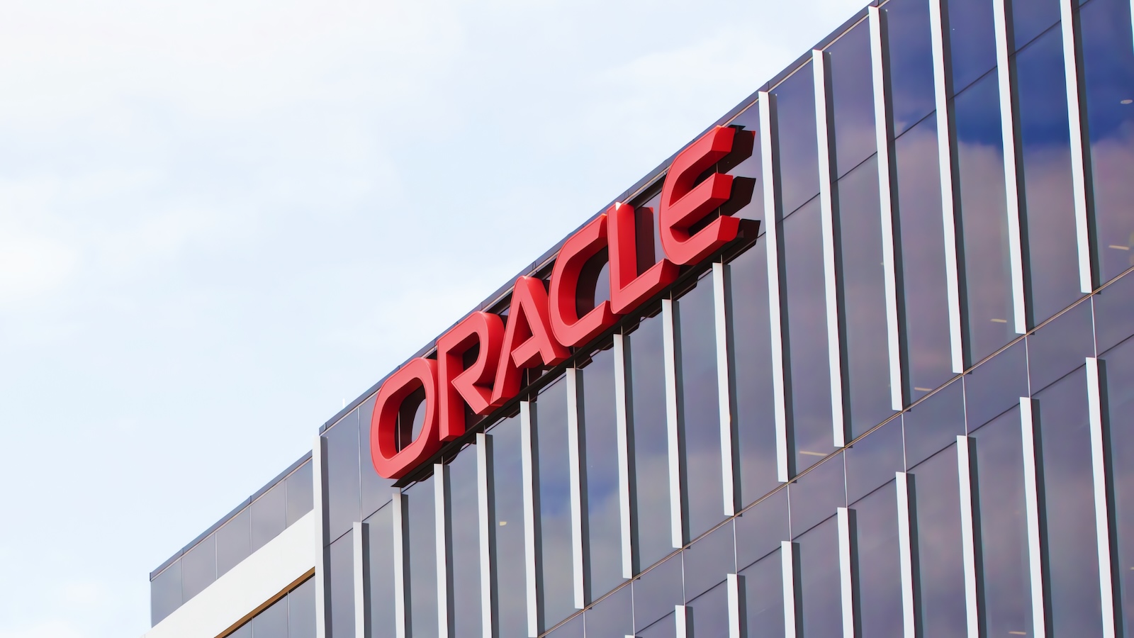 Oracle releases emergency patch for new E-Business Suite flaw Oracle